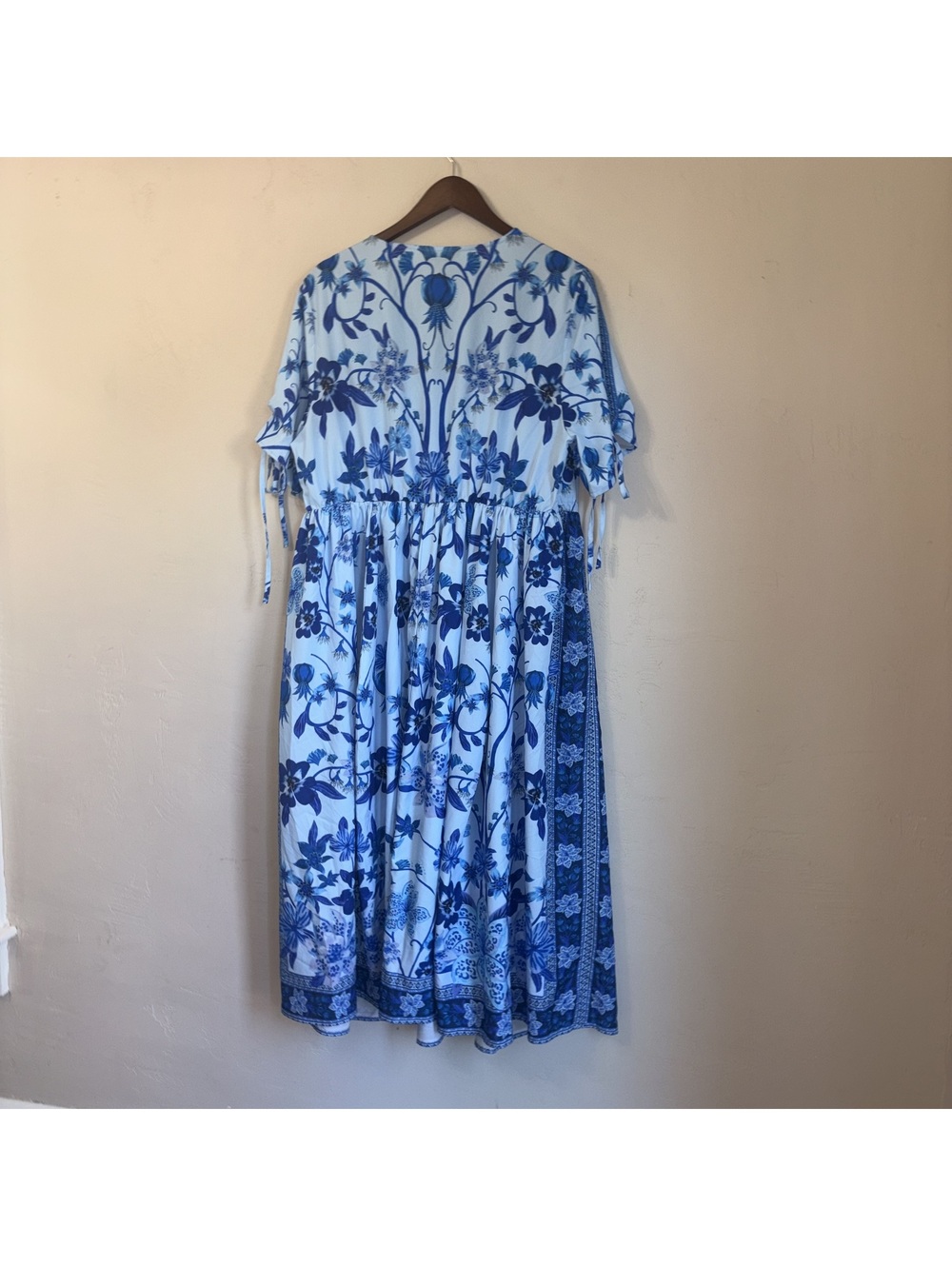 BloomChic Floral Midi Dress - Size 14-16 - Blue & White - V-Neck - Tie-Sleeve - Picture 4 of 4